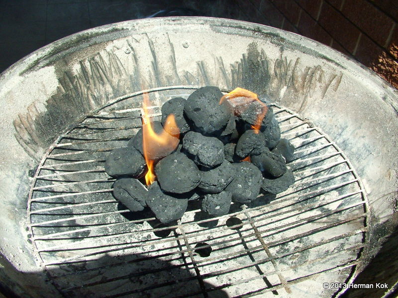 Coal fire in kettle braai