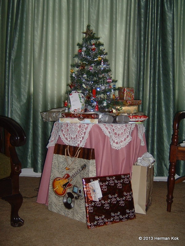 Christmas Tree with gifts